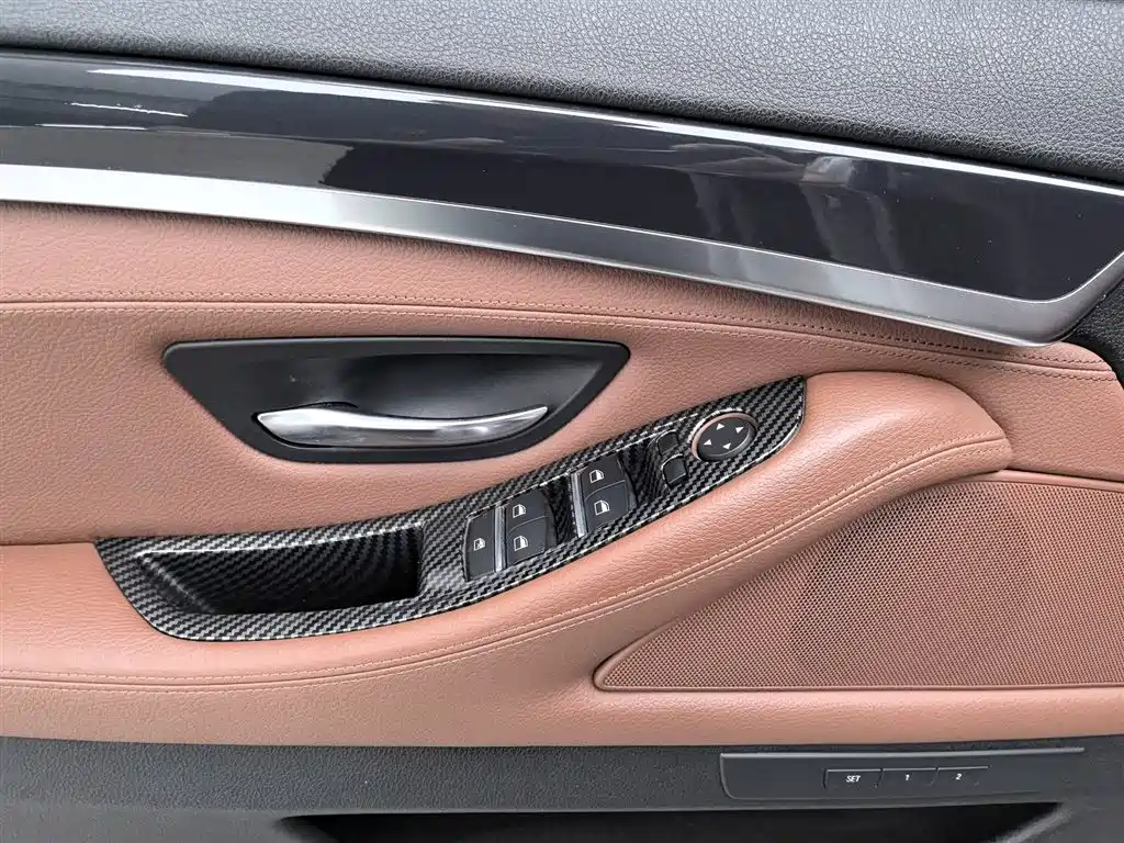 BMW 5 Series 2017 520Li Classic Edition фото 9