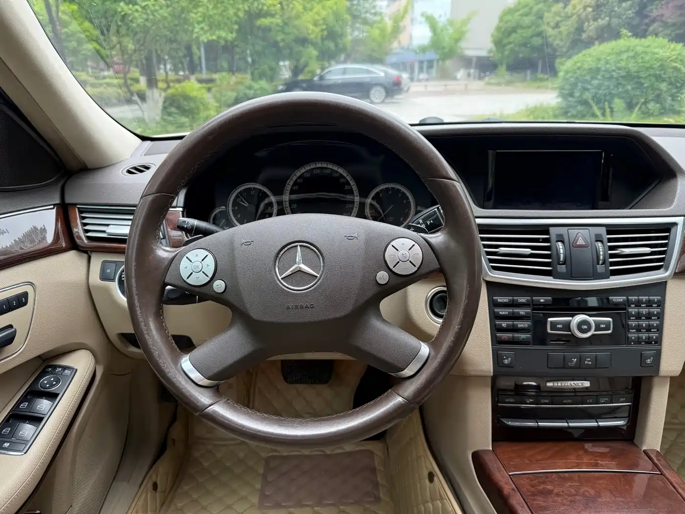 Mercedes-Benz E-Class 2012 E 300 L Fashion фото 6