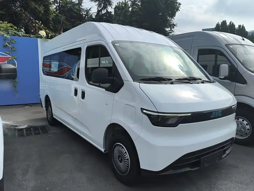 Jiangling E-Fushun 2025 2025 Clear Window Version 53.58kWh Medium Wheelbase Medium Roof