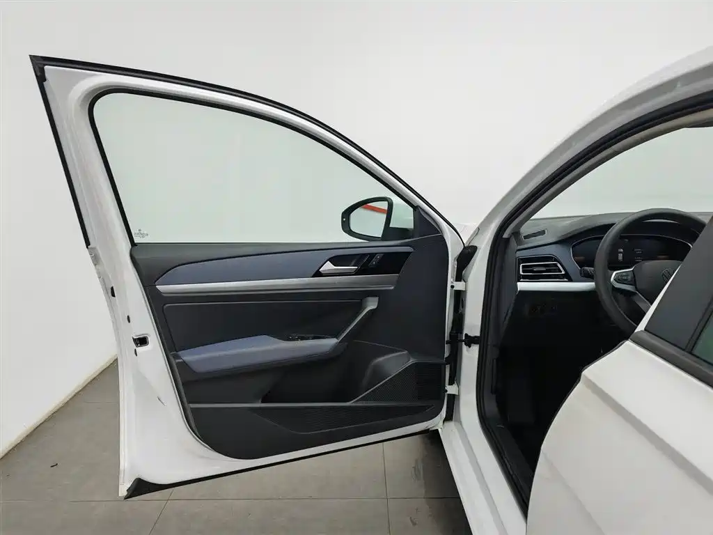Volkswagen Lavida 2024 Model 1.5L Automatic Delight Edition фото 8
