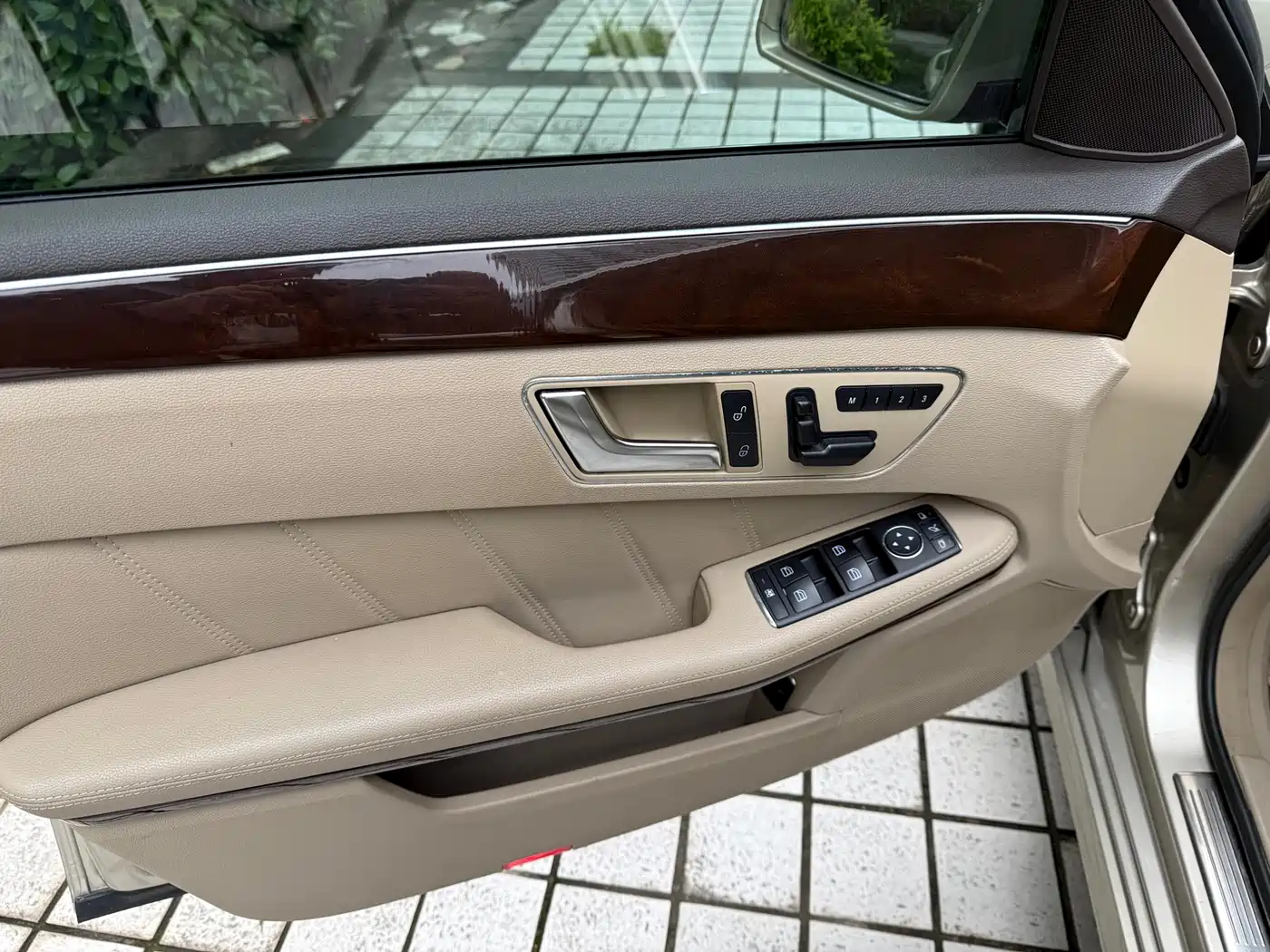 Mercedes-Benz E-Class 2012 E 300 L Fashion фото 3