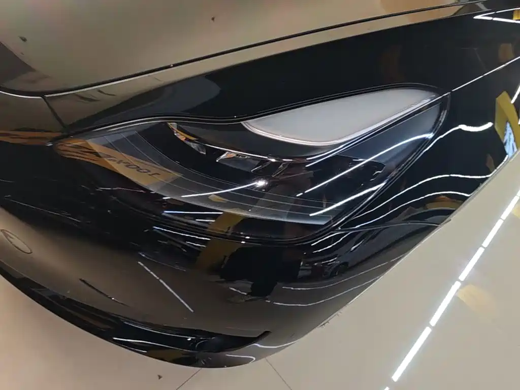 Фото 24 - Tesla Model 3