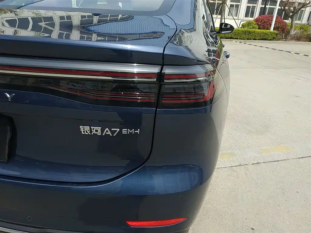 Geely Galaxy Galaxy A7 2025 EM-i фото 8