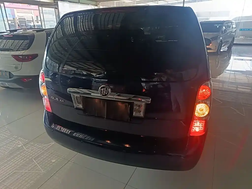  GL8