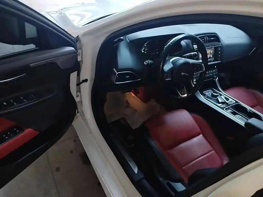 Jaguar XE 2017 2015 2.0T 200PS R-Sport