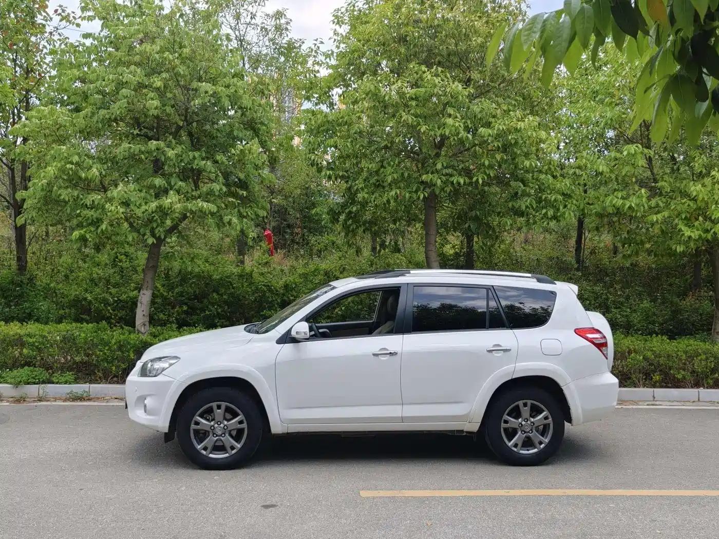 Photo 4 - Toyota RAV4 Rongfang