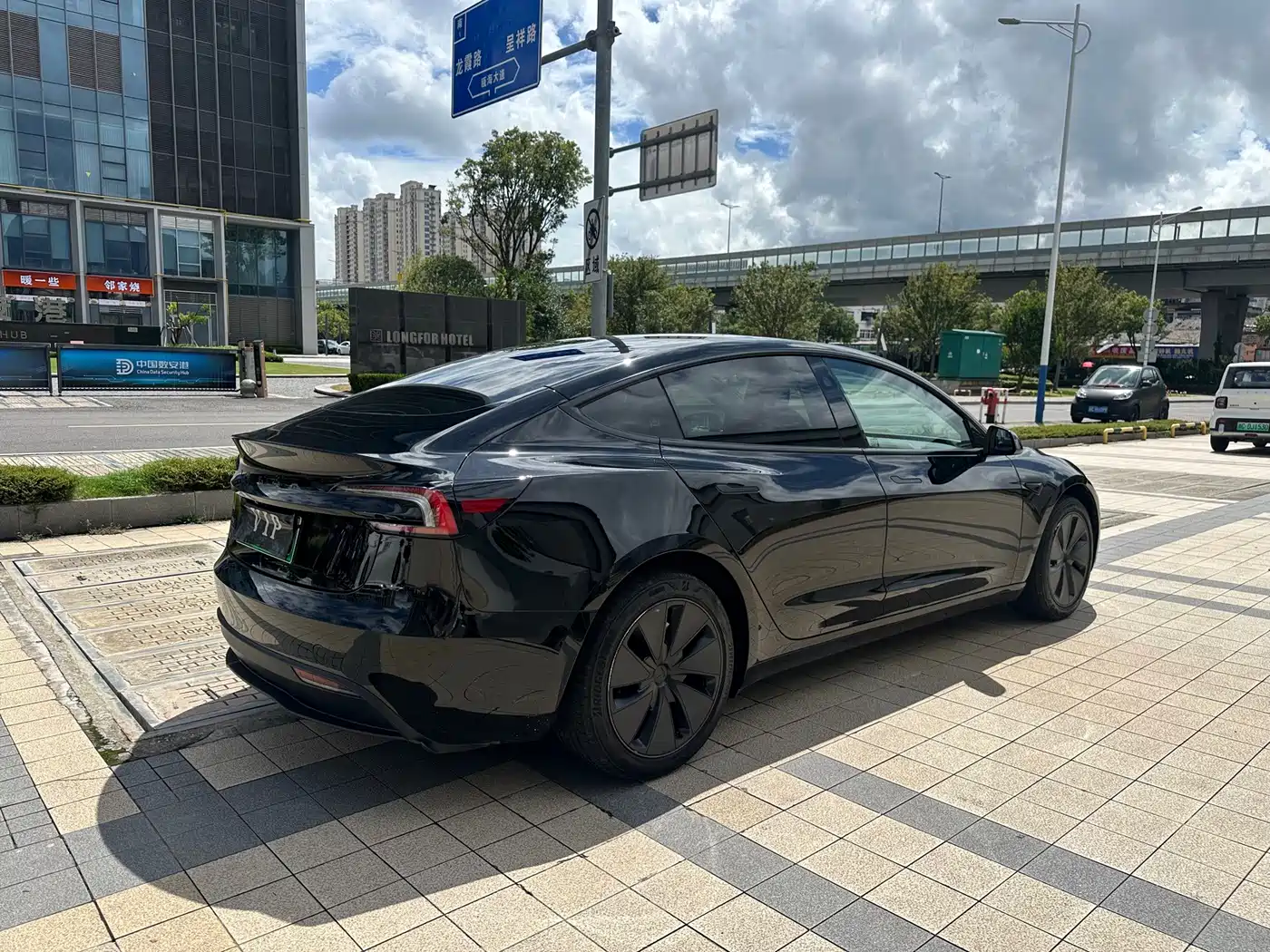 Фото 12 - Tesla Model 3