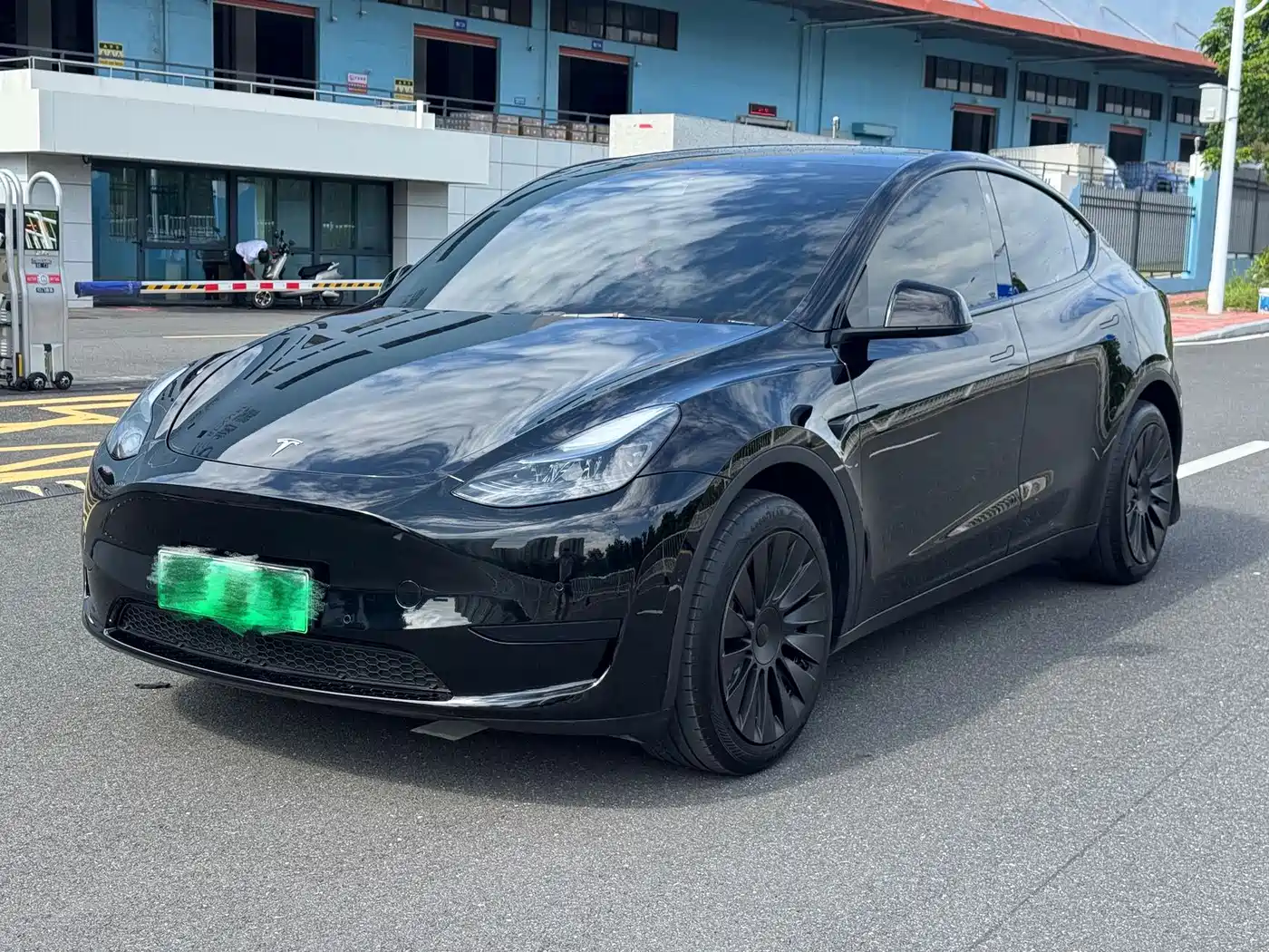  Tesla Model Y 2024 Rear-Wheel Drive Version