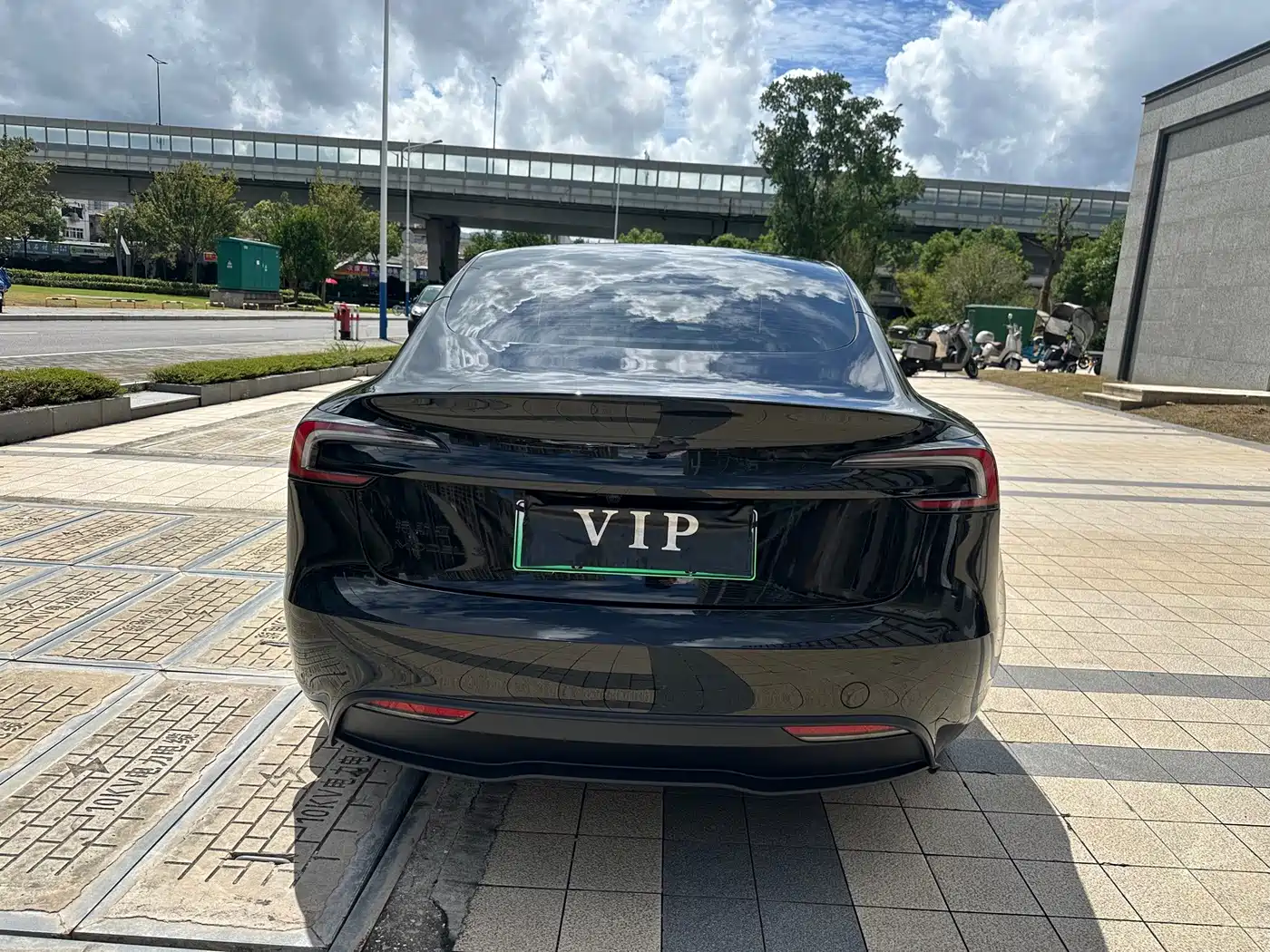 Фото 11 - Tesla Model 3
