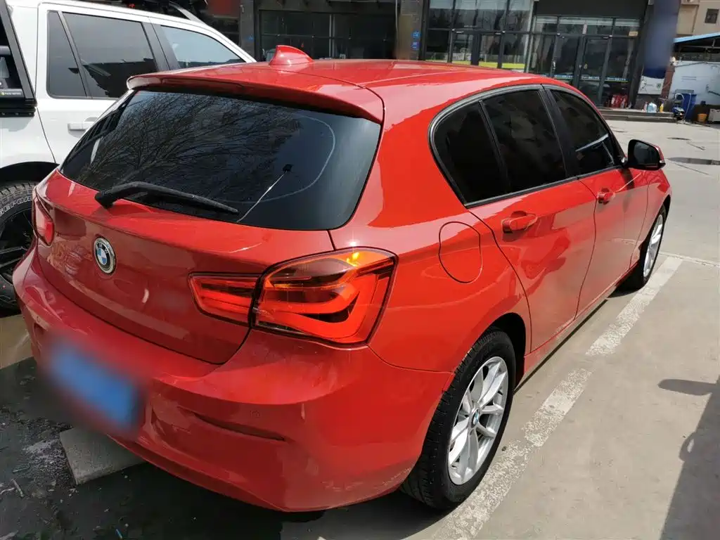 BMW 1 Series (Import) 2015 118i Leading фото 5