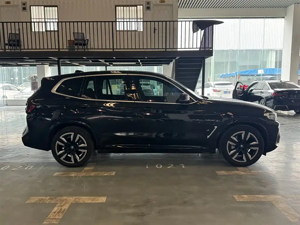 BMW iX3 2023 Leading Type фото 4