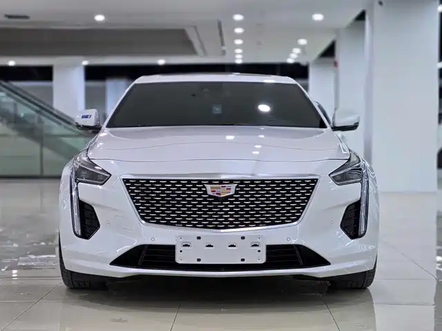 Cadillac CT6 28T, Люкс
