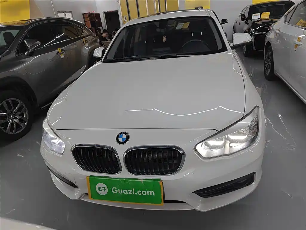 BMW 1 Series (Import) 2018 118i Leading фото 3
