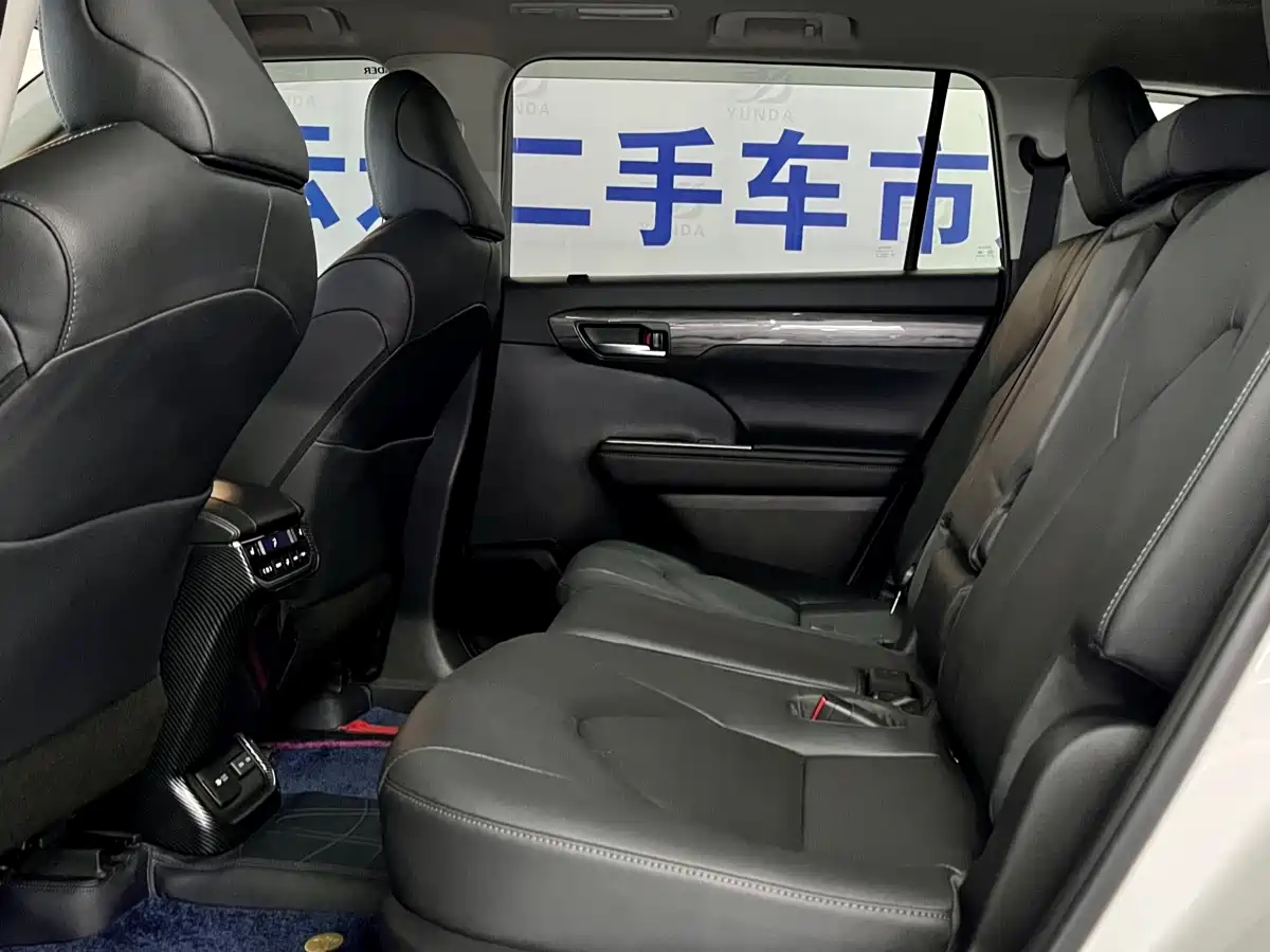 TOYOTA HIGHLANDER