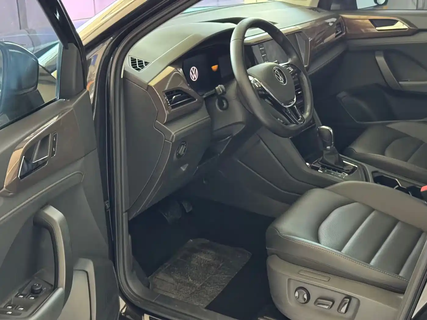 Volkswagen Tharu, миниатюра 9