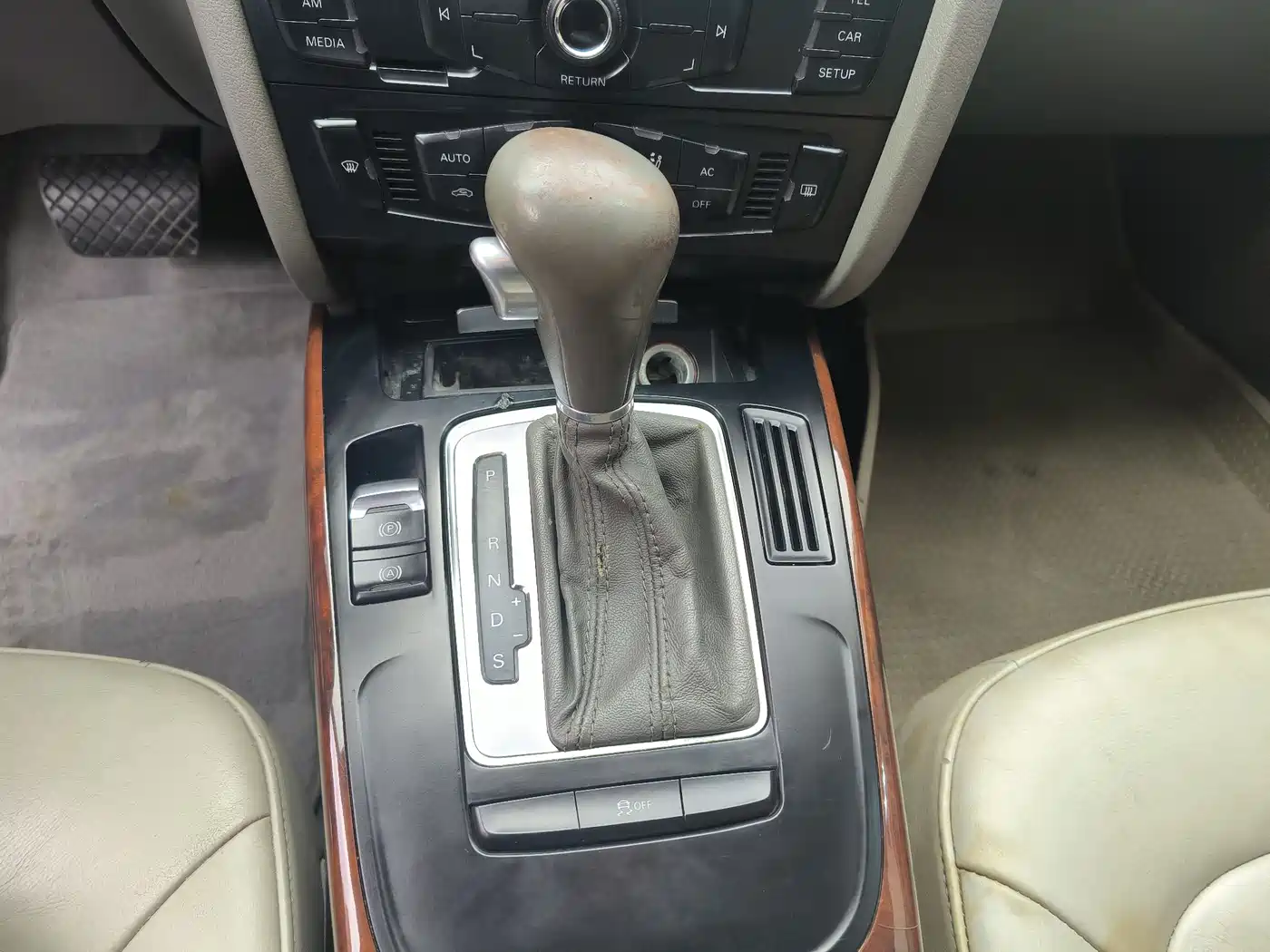 Audi A4L 2011 2.0 TFSI Comfort фото 20