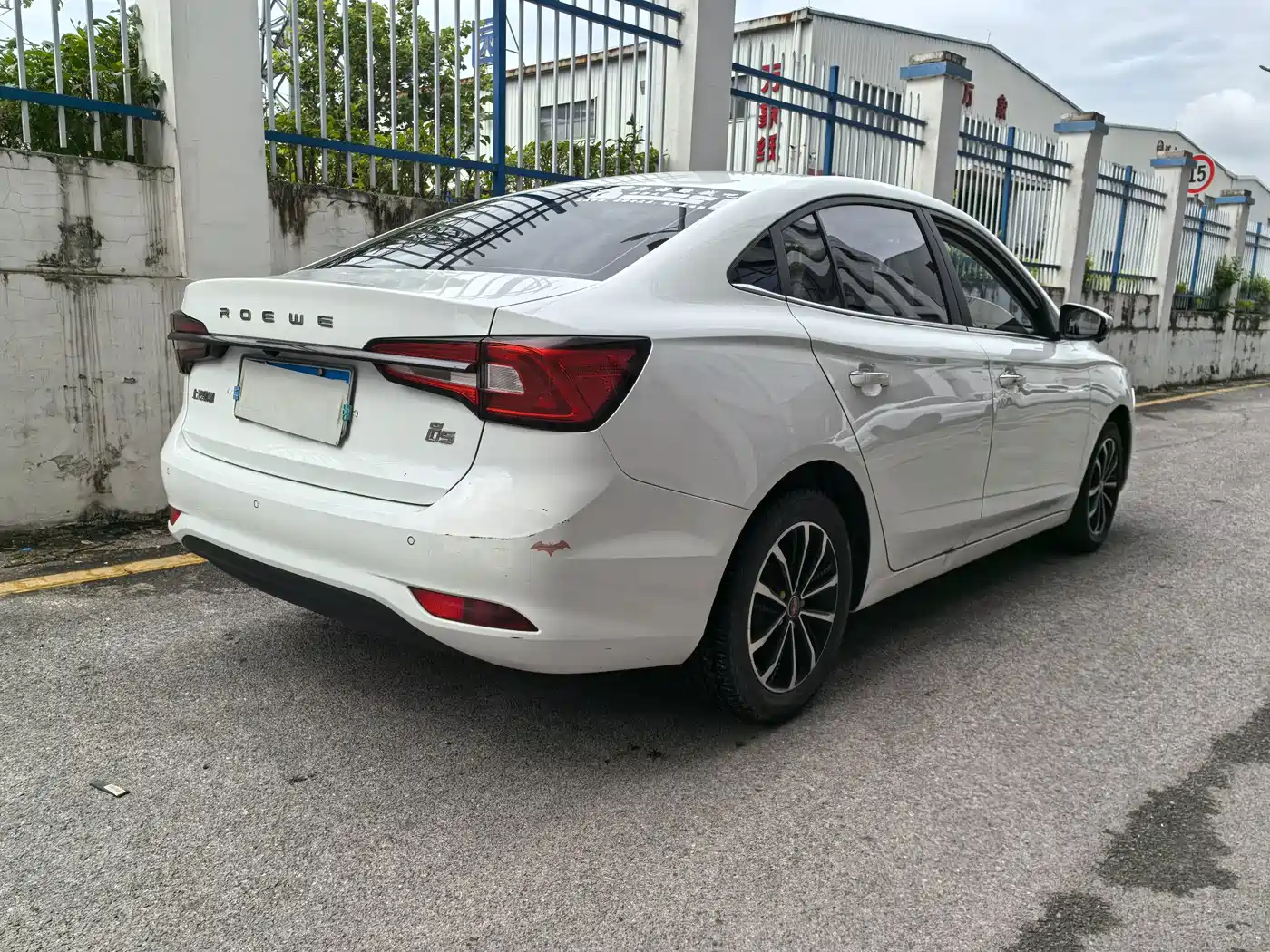 Фото 5 - Roewe i5