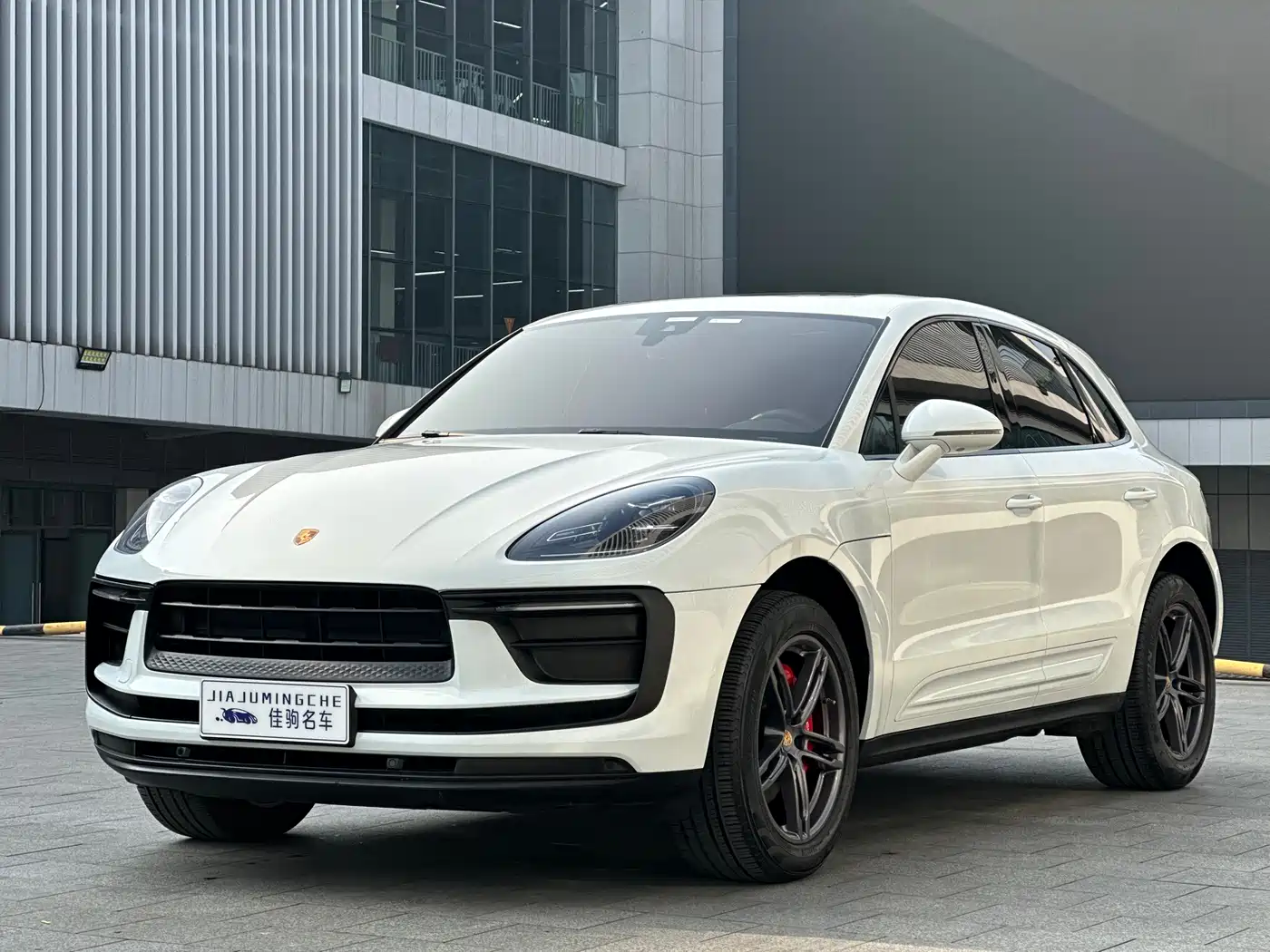 PORSCHE MACAN