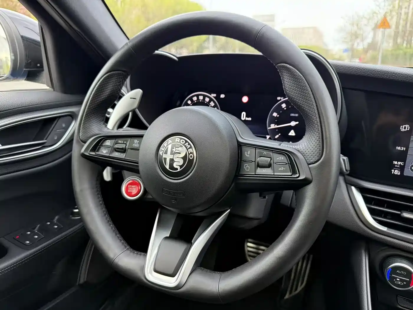 Alfa Romeo Giulia 2023 2.0T 280HP Track Edition фото 7