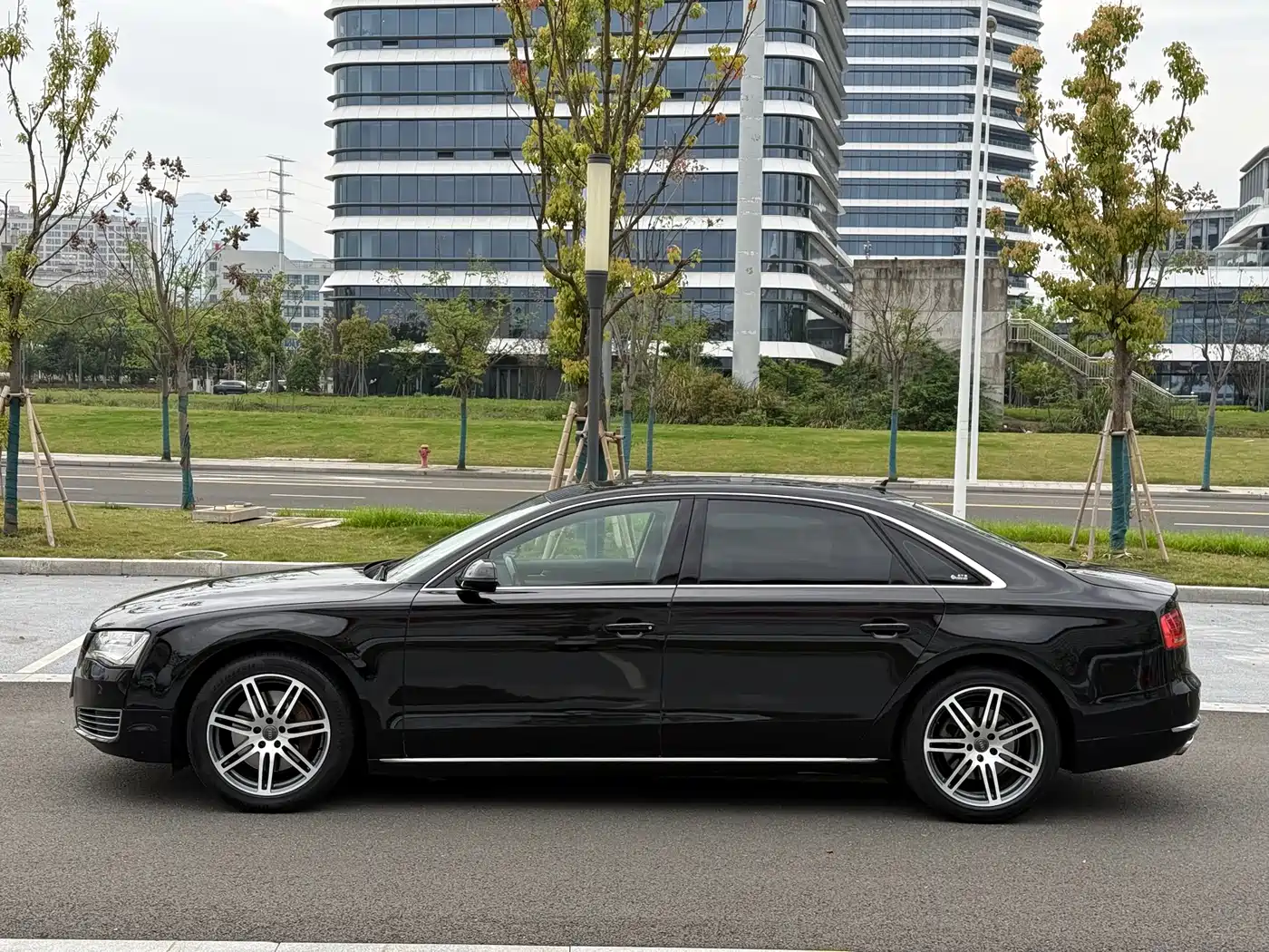 Audi A8 2013 A8L 45 TFSI quattro Luxury фото 4