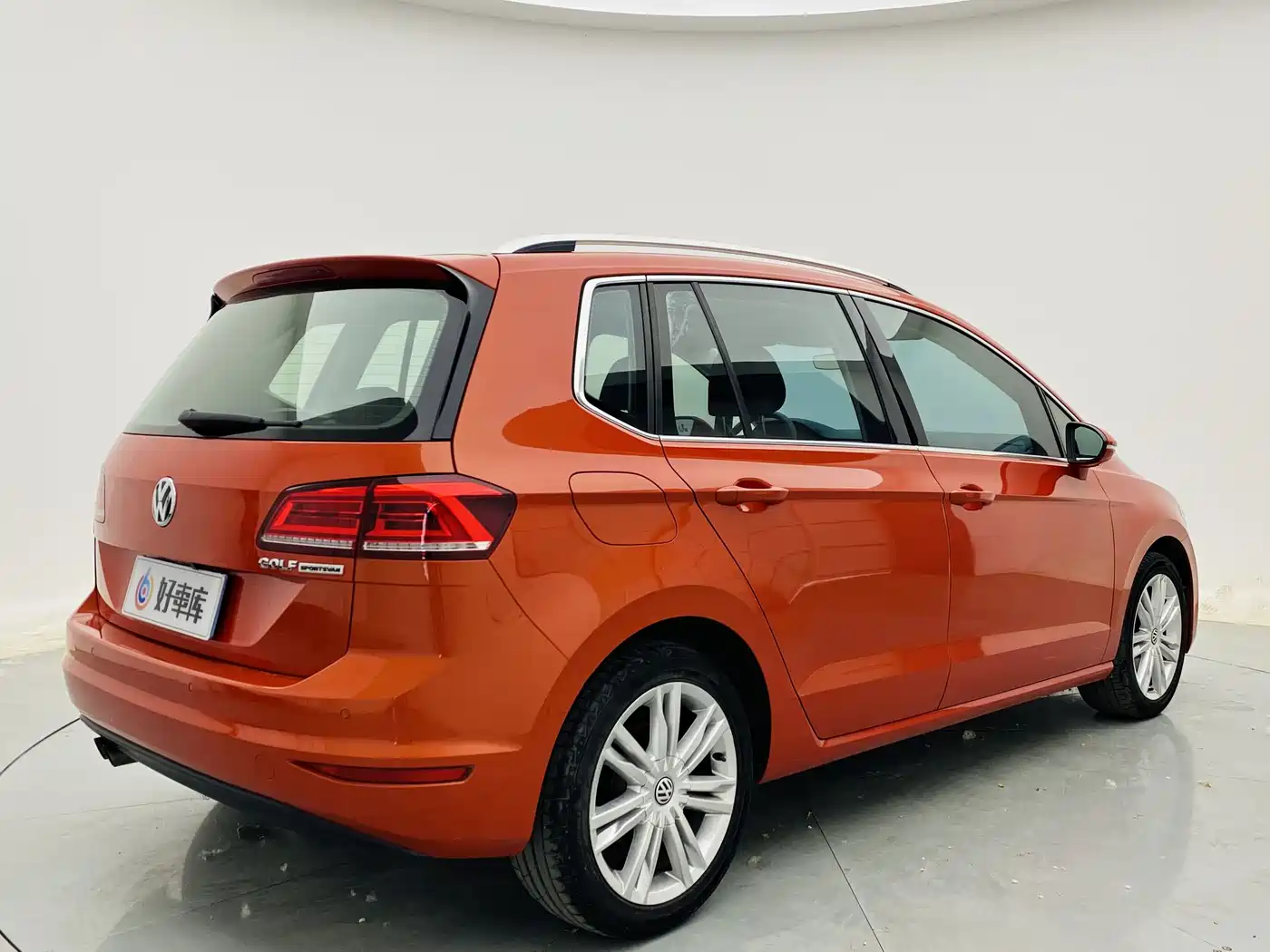 Volkswagen Golf Sportsvan 2016 230TSI Automatic Luxury фото 6