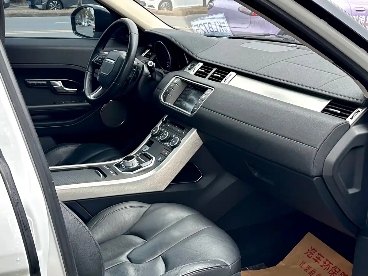 Land Rover Range Rover Evoque 2015 2.0T 5-Door Intelligent Edition фото 13