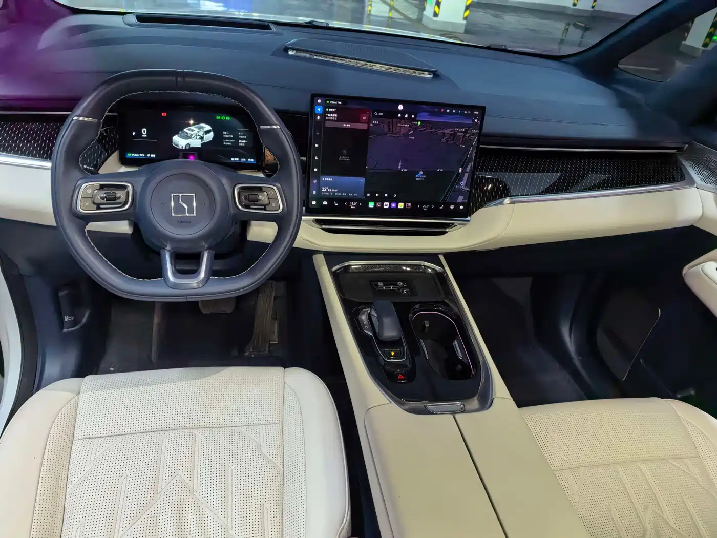 ZEEKR 009 2025 2024 6-seat Executive AWD 108kWh