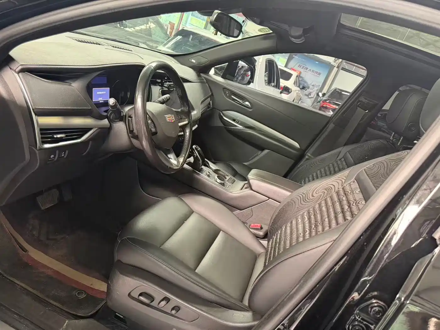 Фото 6 - Cadillac XT4