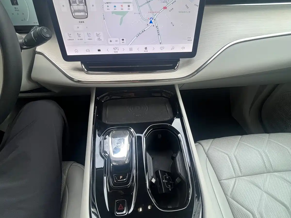 Volvo EM90 2024 2025 Ultra Six-Seater