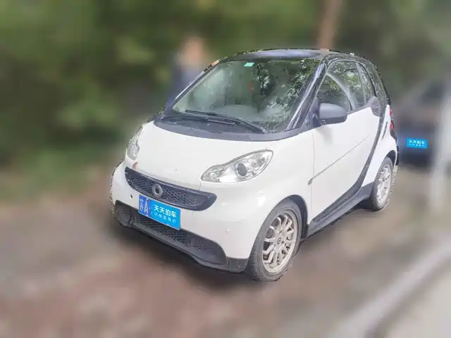 smart fortwo 2012 1.0 MHD Hardtop Standard — фото 1