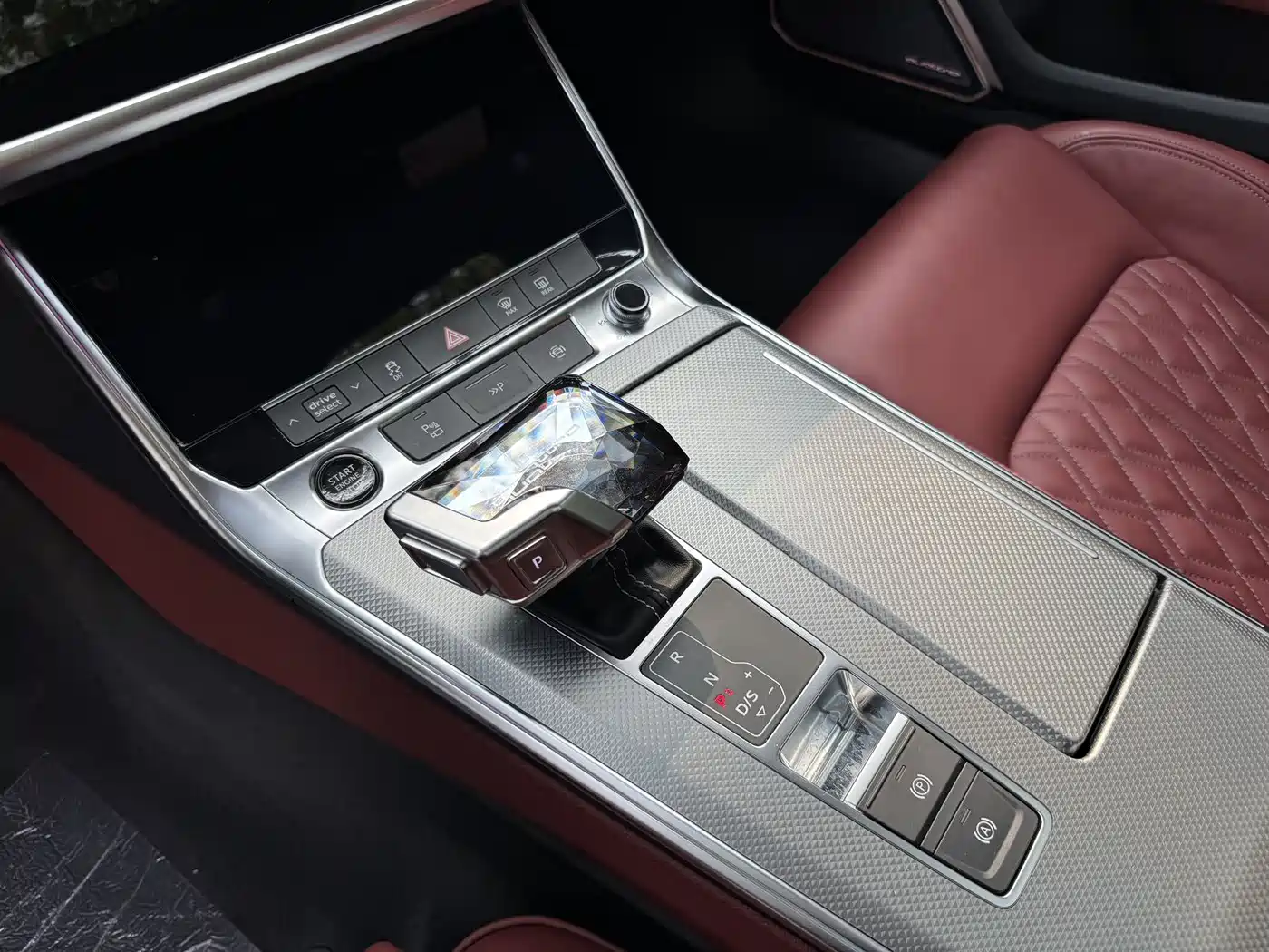 Audi A7L 2024 45 TFSI quattro S-line Black Warrior Edition фото 7