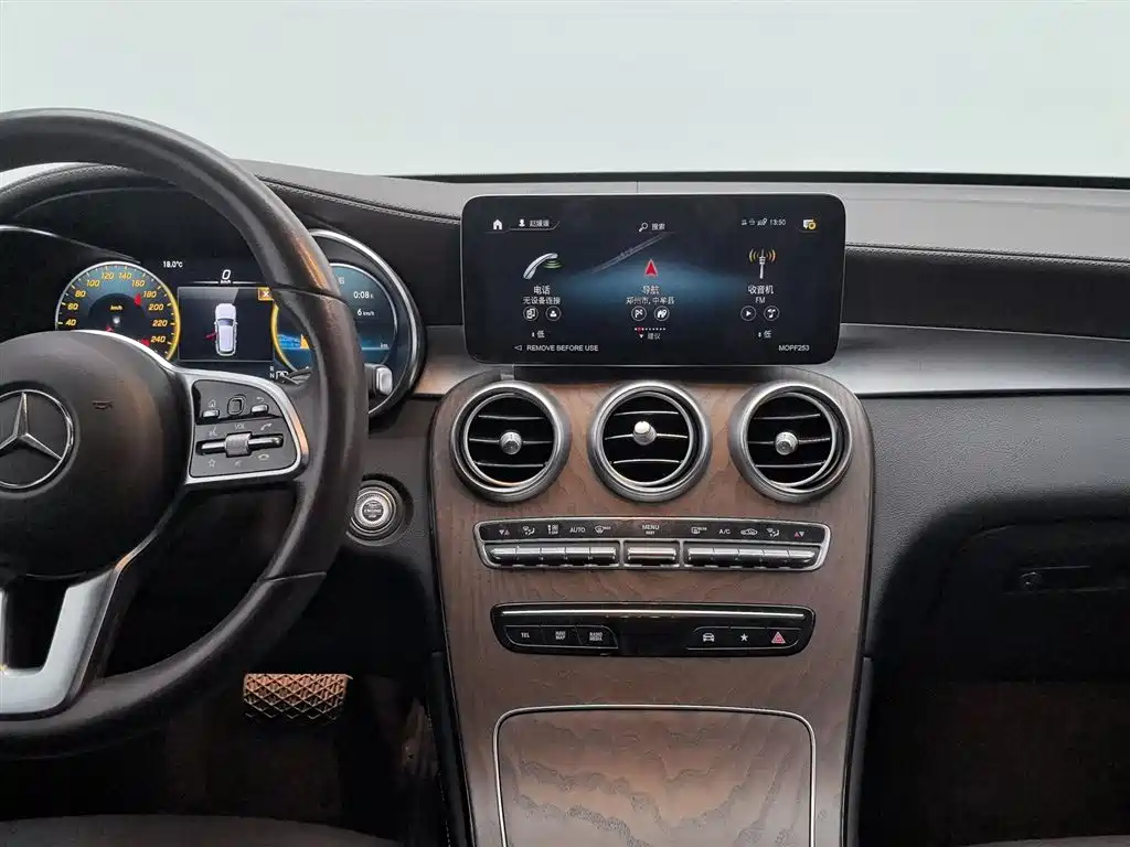Mercedes-Benz GLC 2022 Facelift GLC 260 L 4MATIC Luxury Model фото 12