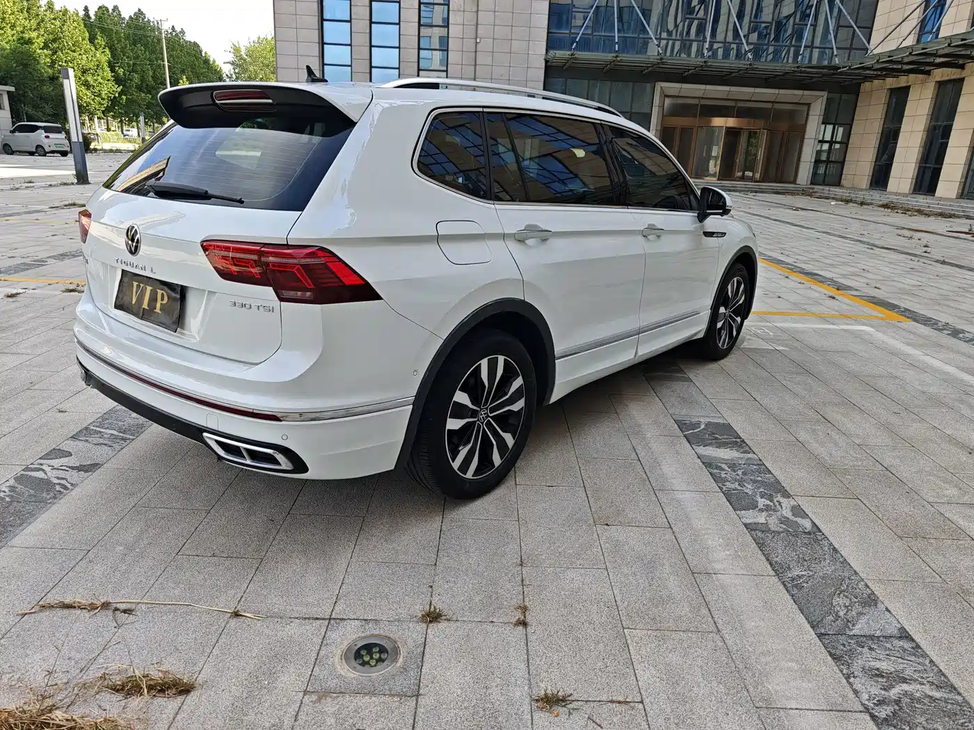 Фото 6 - Volkswagen Tiguan L