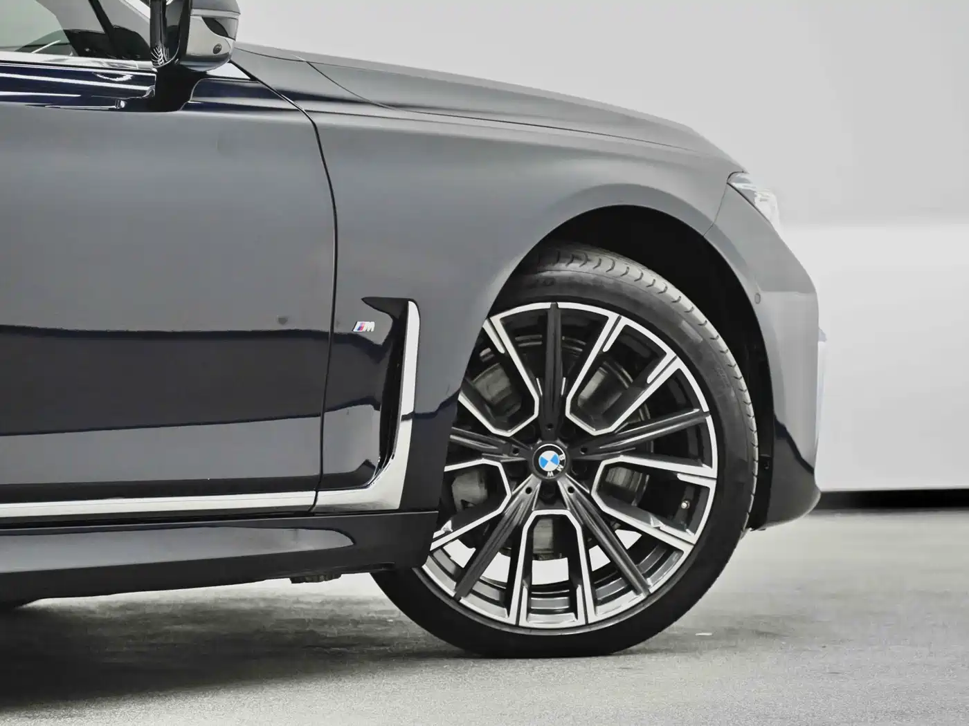 BMW 7 Series 2019 740Li Leading M Sport Package фото 8