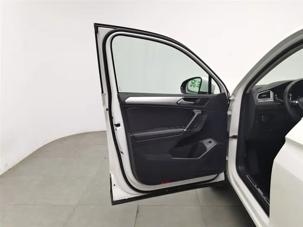 Volkswagen Tiguan L 2018 Facelift 330TSI Automatic 2WD Flagship Edition фото 8
