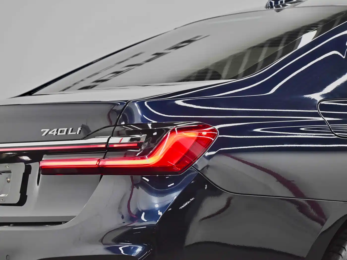 BMW 7 Series 2019 740Li Leading M Sport Package фото 12