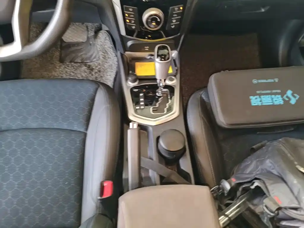 SsangYong Tivoli 2017 2015 1.6L Automatic 2WD Fashion Edition