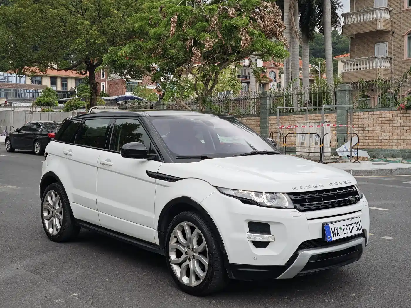 Land Rover Range Rover Evoque (Import) 2014 2.0T 5-door Brilliance Sport фото 4