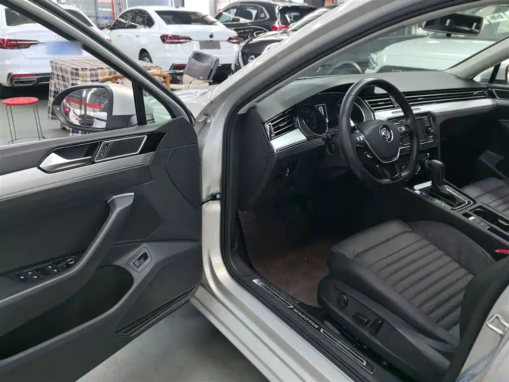 Volkswagen Magotan 2018 330TSI DSG Leading фото 16