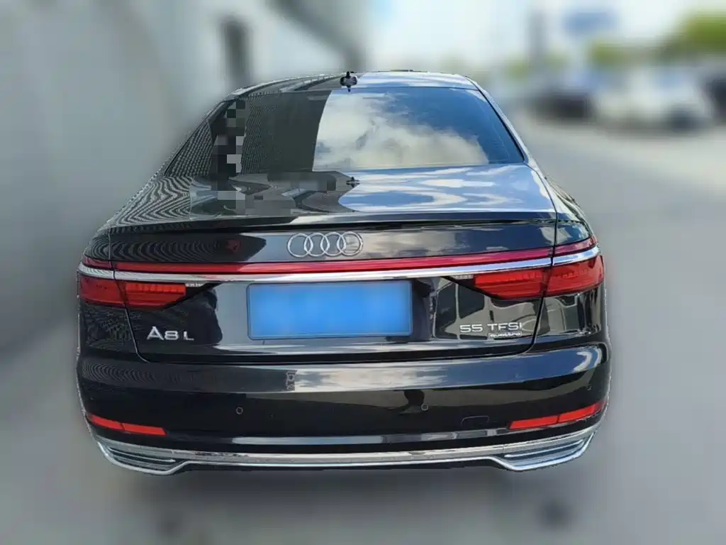 Фото 8 - Audi A8