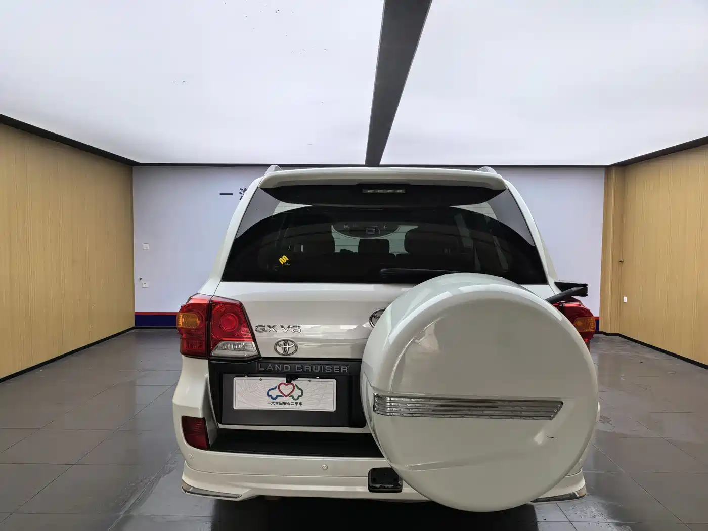 Toyota Land Cruiser (Import) 2015 4.0L V6 Middle East Limited Edition фото 5