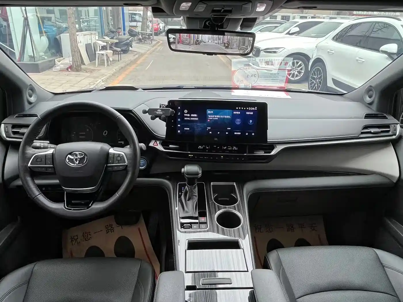 Toyota Granvia 2022 Model Year 2.5L Hybrid Flagship Edition фото 18