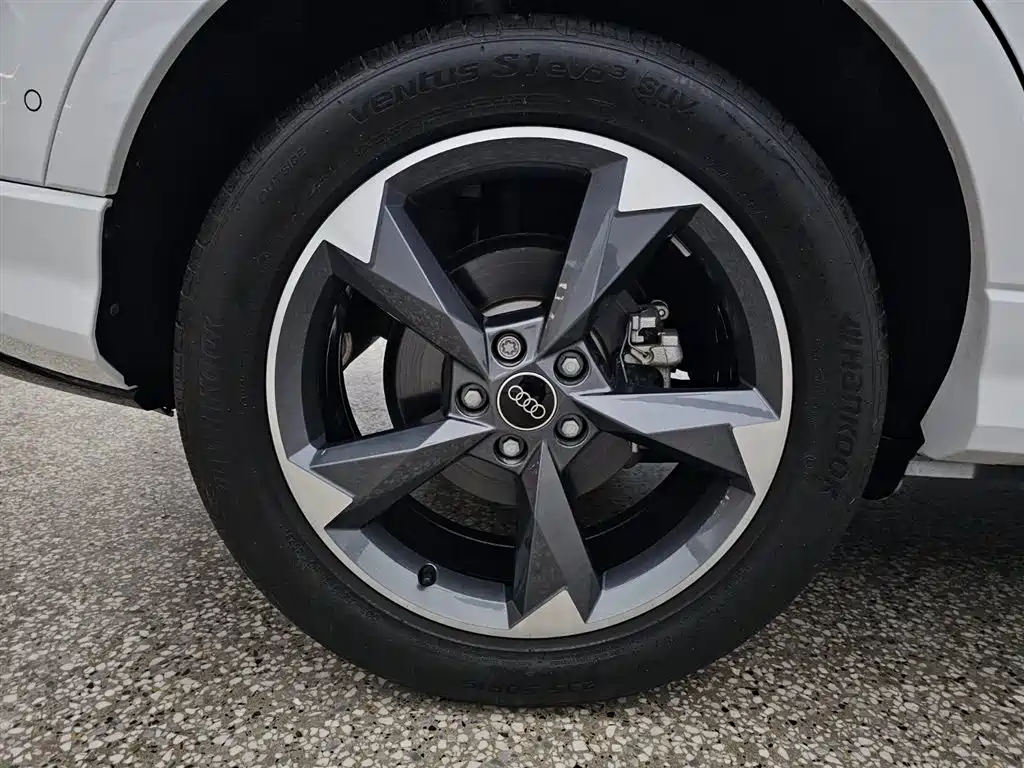 Audi Q3 2024 35 TFSI Fashion Sport фото 16