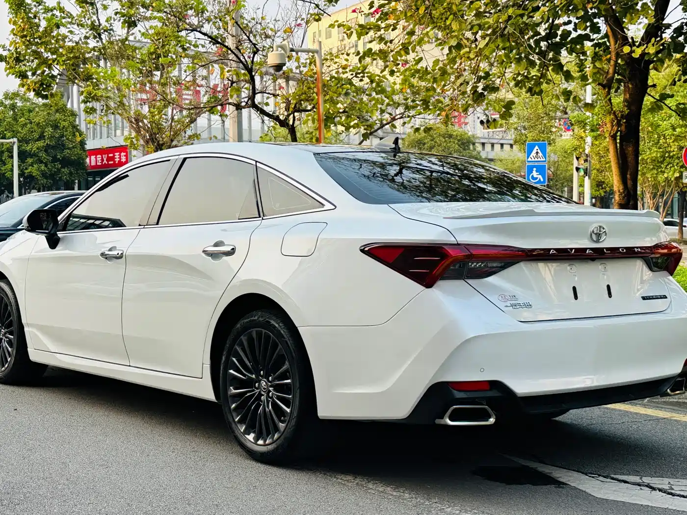 Toyota Avalon 2023 2.5L Touring Premium Edition фото 9
