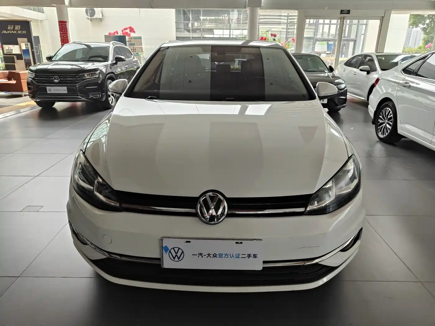 Volkswagen Golf 2018 230TSI Automatic Luxury фото 2