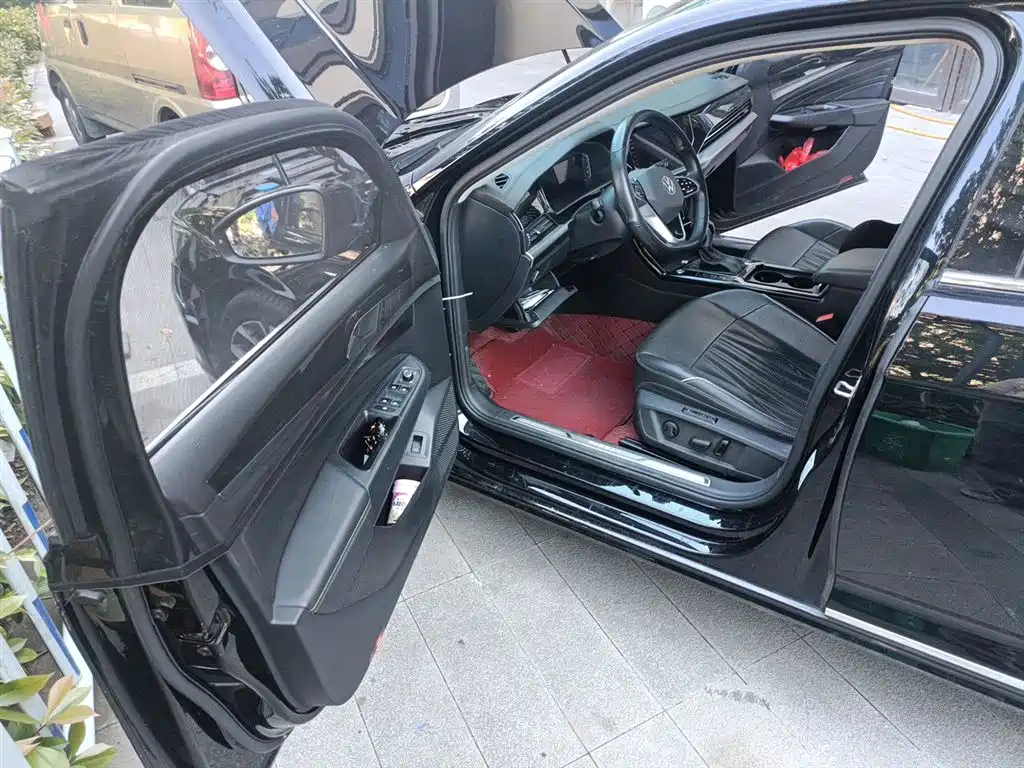 Volkswagen Passat 2023 330TSI Luxury Edition фото 12