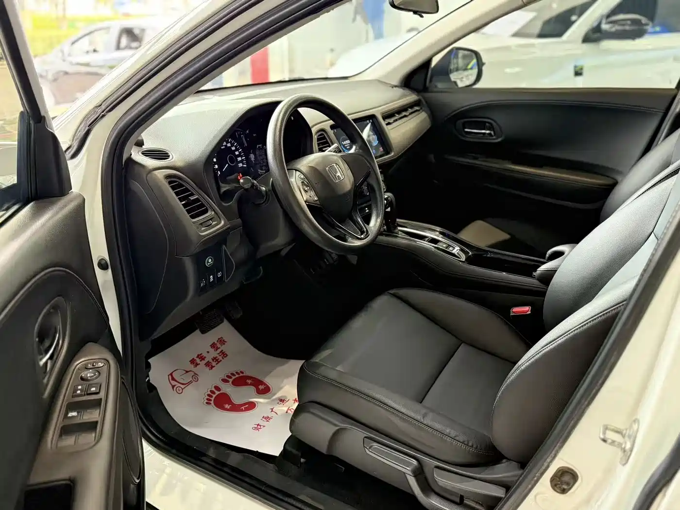 Фото 4 - Honda Vezel