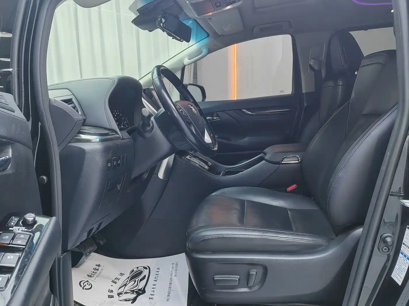 Toyota Vellfire 2020 Twin Engine 2.5L HV Luxury Edition фото 4