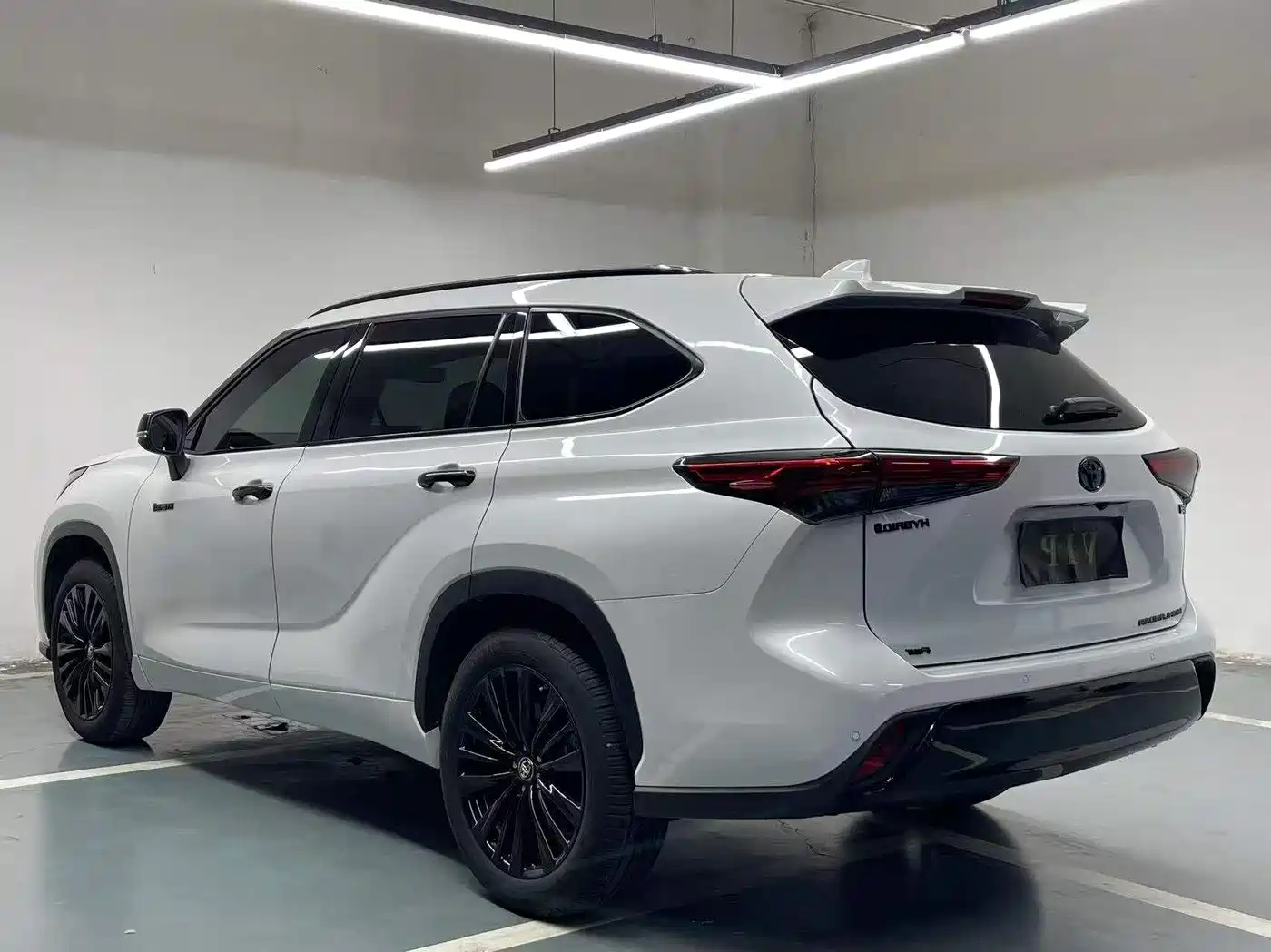 Toyota Highlander 2024 2.5L Smart Hybrid 4WD Premium 7-seater фото 6