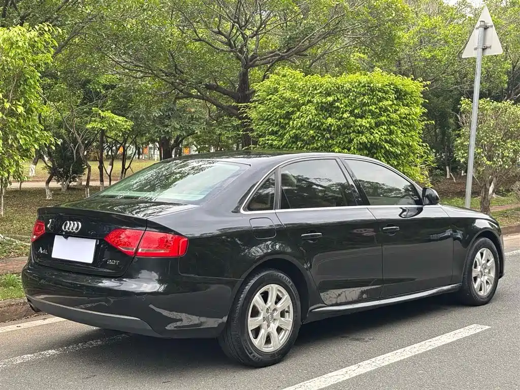Audi A4L 2012 2.0 TFSI Automatic Technology фото 9